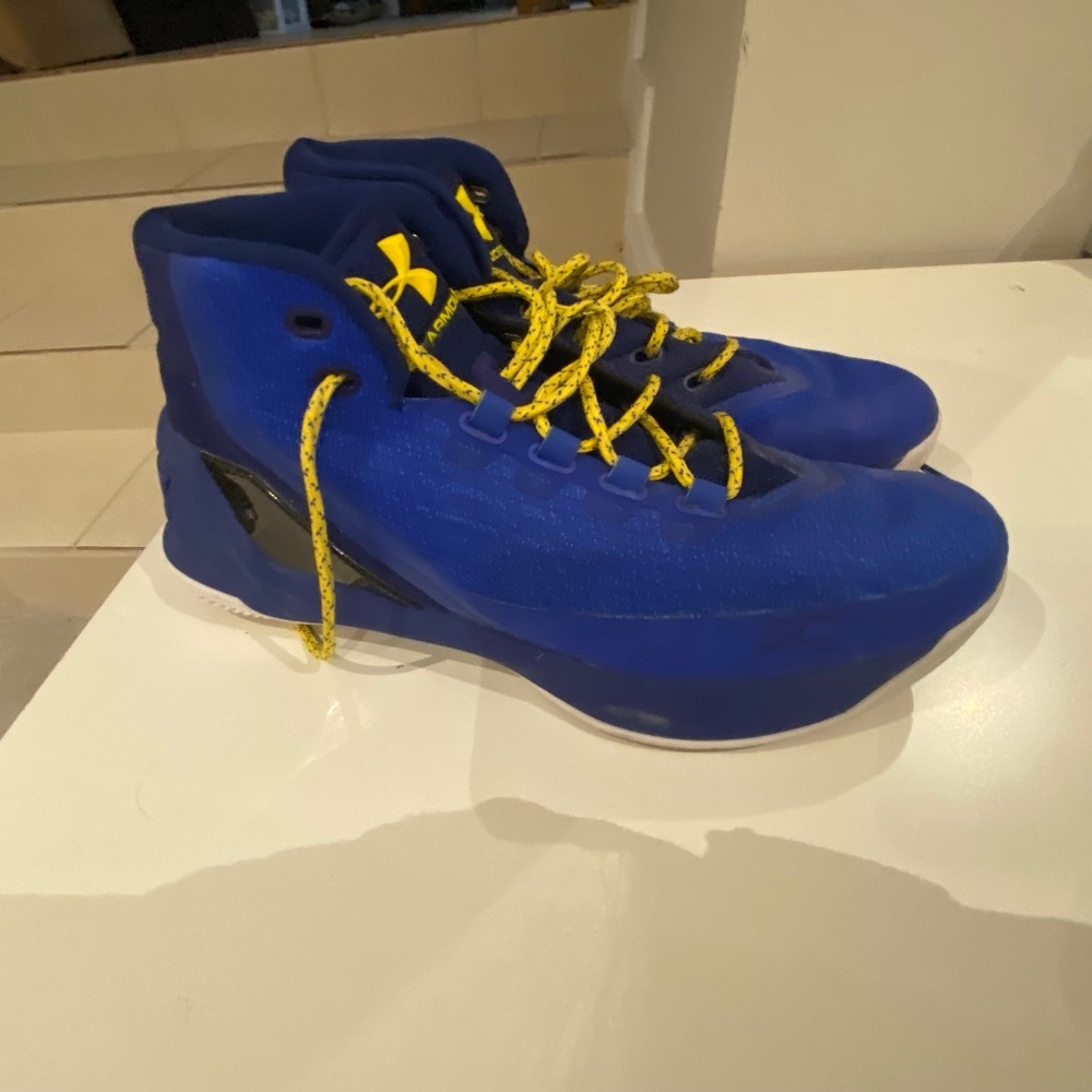 Curry under Armour Blue Basketball shoes 10.5